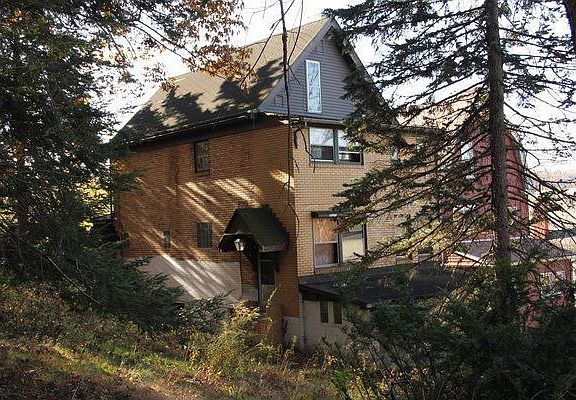 2nd image of 402 Fairywood St