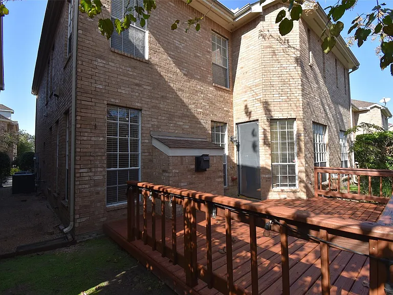 2835 Briarhurst Park — Photo 28