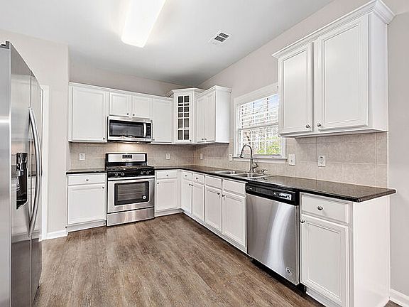 3rd image of 1718 Hidden Pond Cir