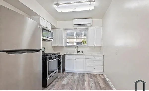 2437 Centinela Ave #2 — Photo 2