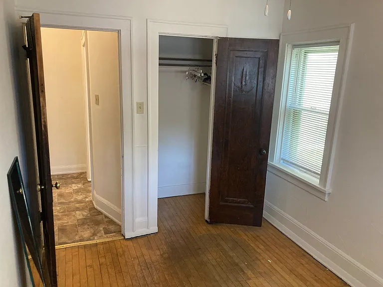 Newport Manor — Photo 64