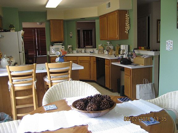 Eat-in Kitchen