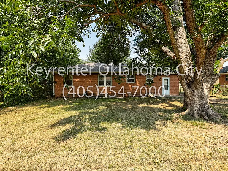 1520 Rowena Ln — Photo 30