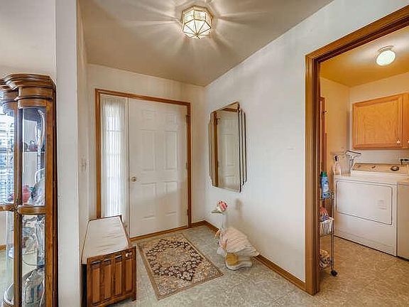 5th image of 1412 S Blackhawk Cir