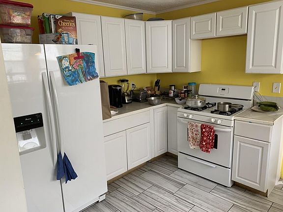 5th image of 35 E Park Ave
