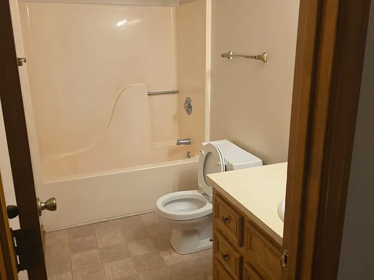 180 Glenwood Dr #1612 — Photo 3