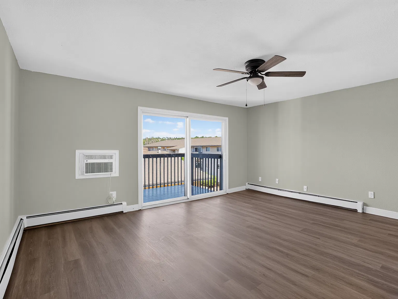 2 bed, 769 sqft, $1,300 — Photo 3