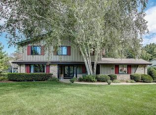 5950 Glen Haven Dr, Greendale, WI 53129
