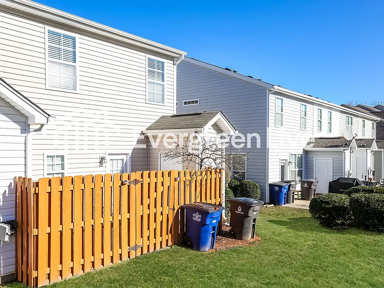 5568 Farm House Trl — Photo 13