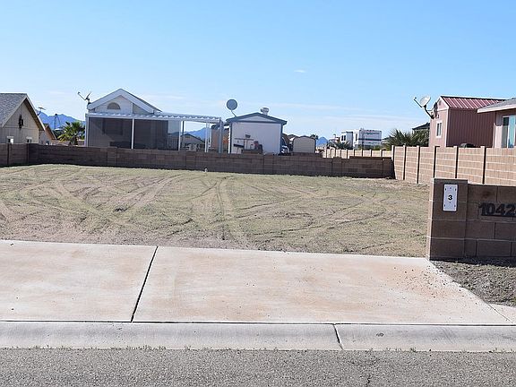 3rd image of 10424 Adobe Dr