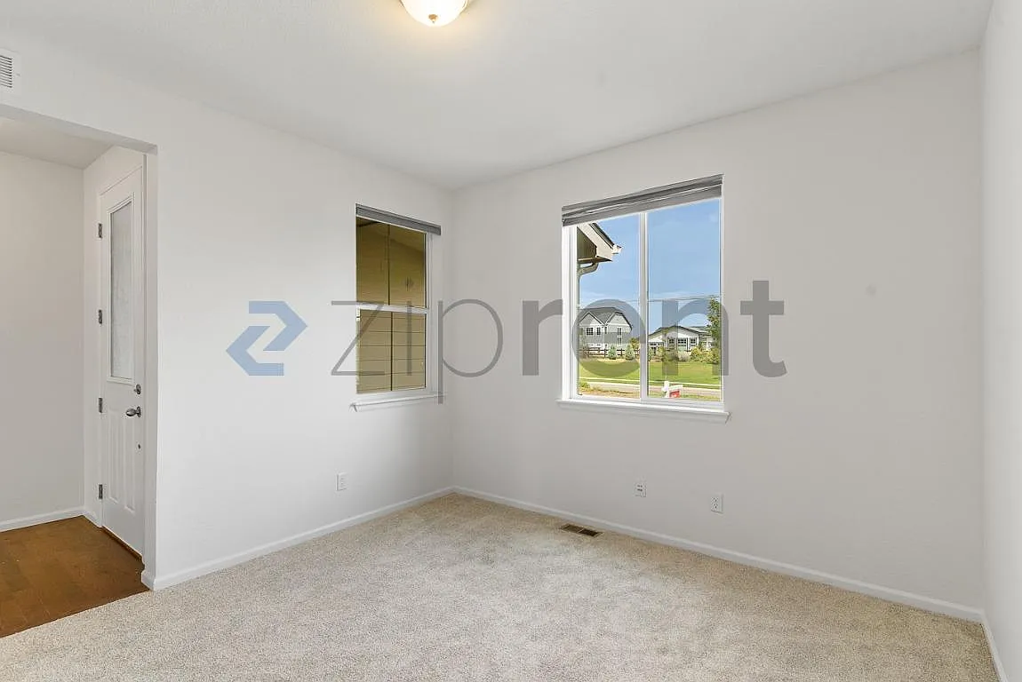3 bed, 2.5 bath, 2345 sqft, $3,195 — Photo 4