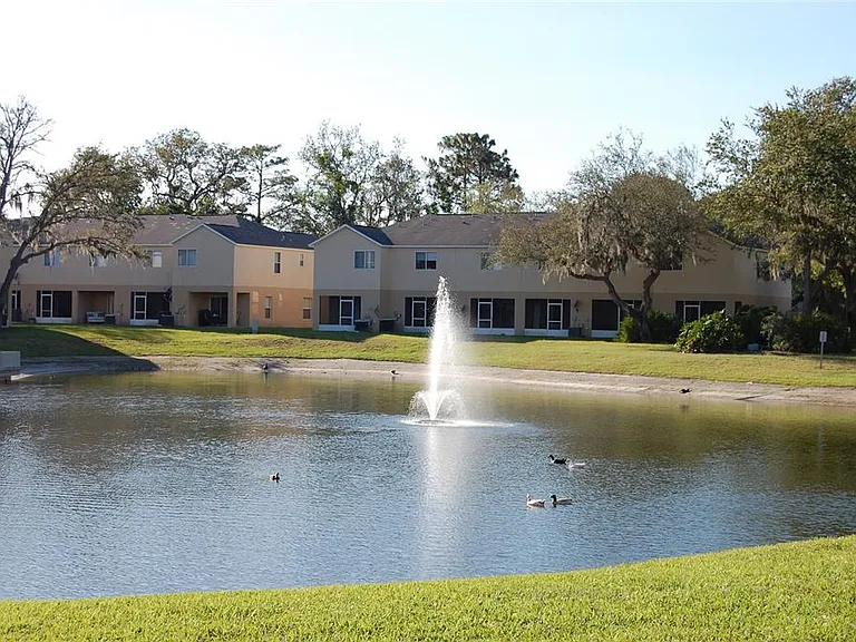 423 Wilton Cir — Photo 7