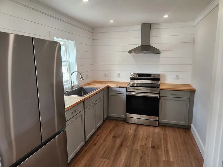 16 Cedar St #C — Photo 2