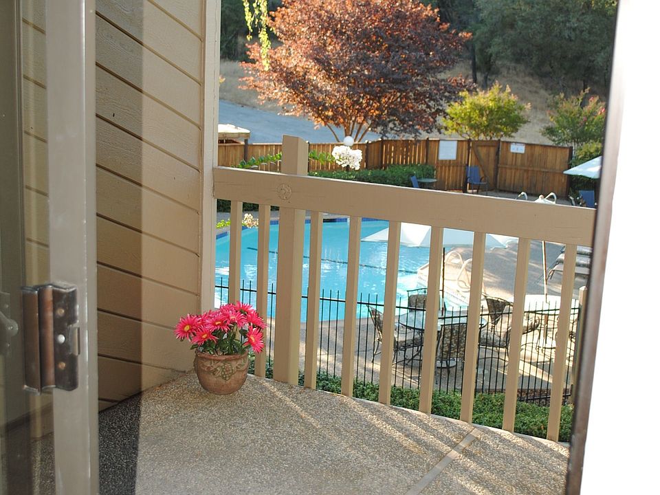 1st image of 698 Dorothy Way