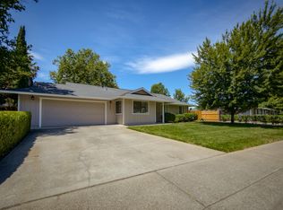 5824 Farm House Ln, Redding, CA 96001