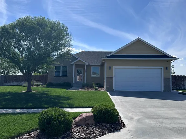 2221 Prairie Rose Dr, Great Bend, KS 67530