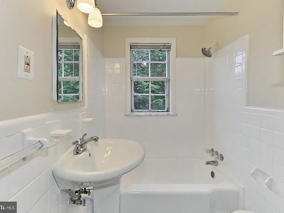 820 S Arlington Mill Dr