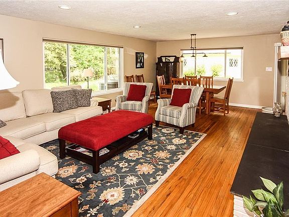 5th image of 2020 E 109th St