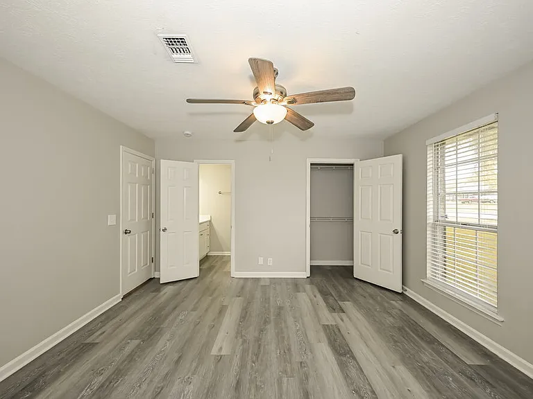 209 Lexington Dr — Photo 10
