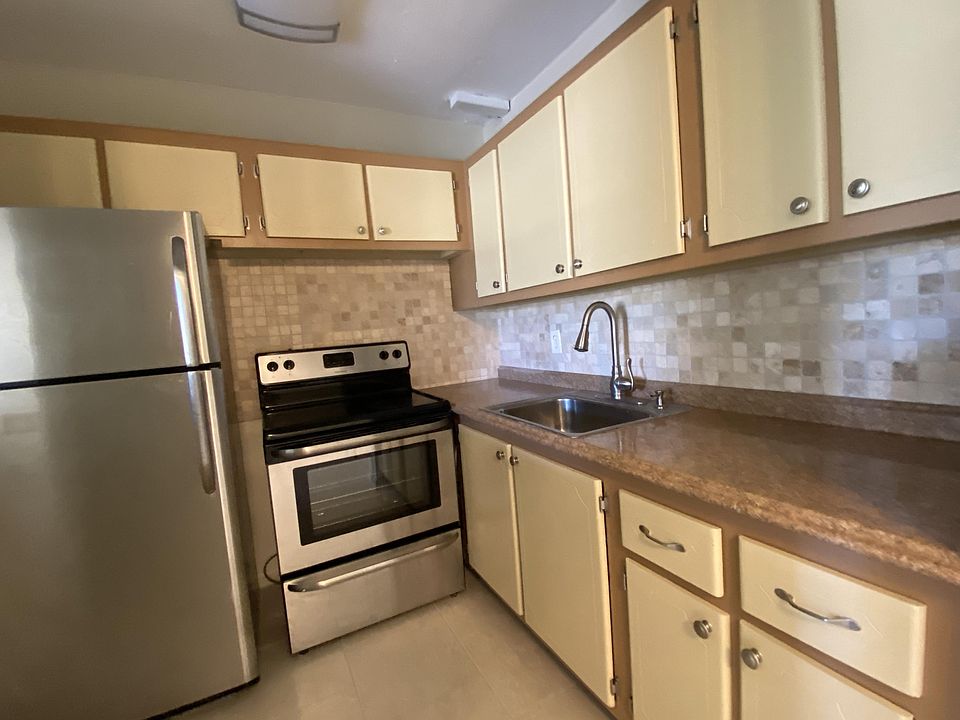 2nd image of 188 Windsor Dr #I