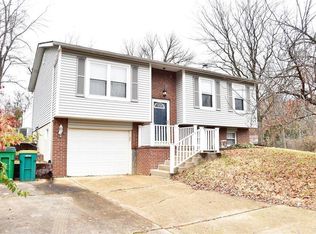 1901 Waybridge Ln, Fenton, MO 63026