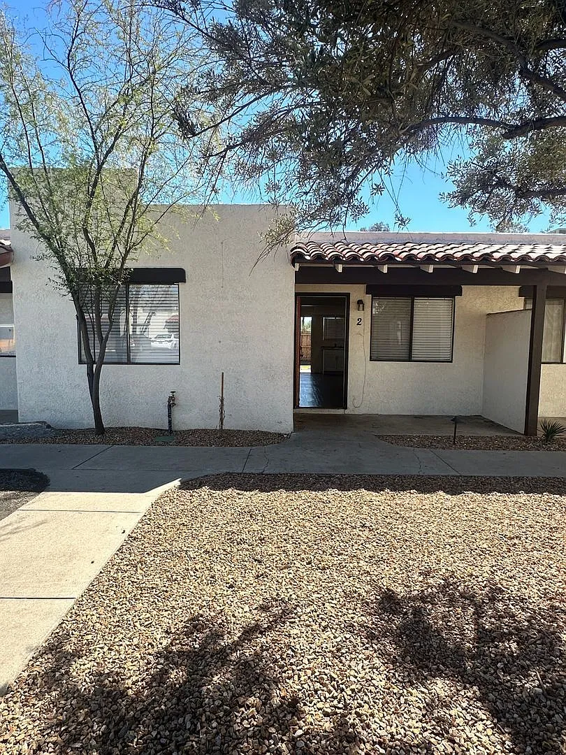 2 bed, 1.0 bath, 770 sqft, $1,295 — Photo 1