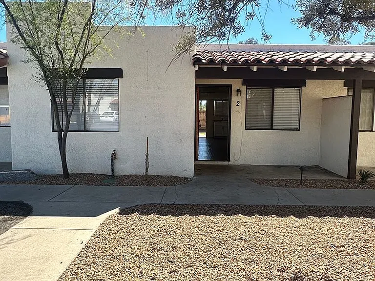 349 E Calle Arizona #1 — Photo 1