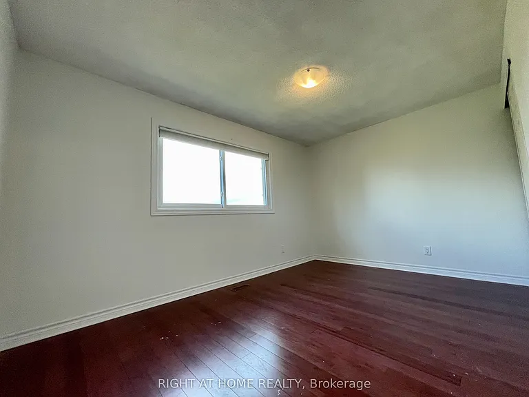 183 Autumn Hill Cres #UPPER — Photo 21