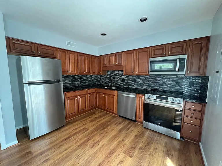 135 Raleigh St — Photo 7