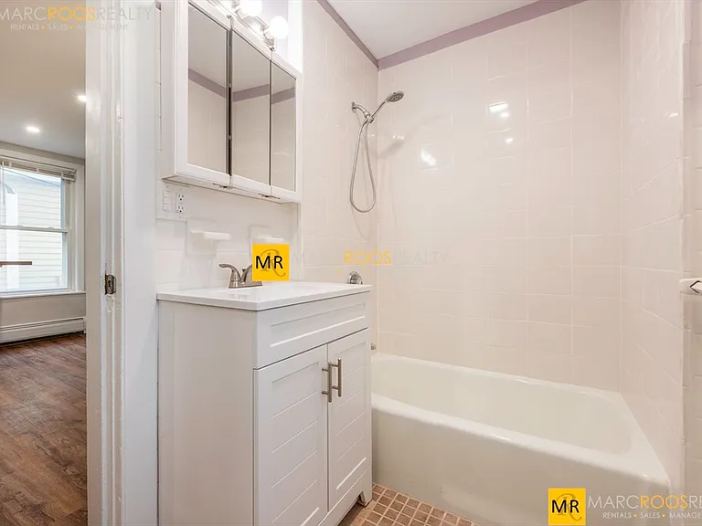 106 Byron St #1 — Photo 13