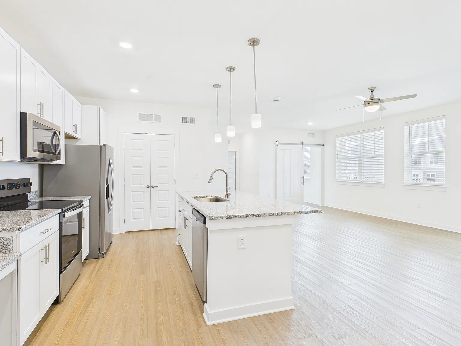 2 bed, 1267 sqft, $1,999 — Photo 1