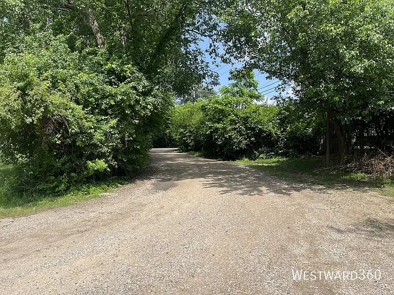 1104 Isabel Dr — Photo 25