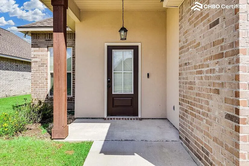 Furnished 4 Bed 2 Bath in Youngsville — Photo 4