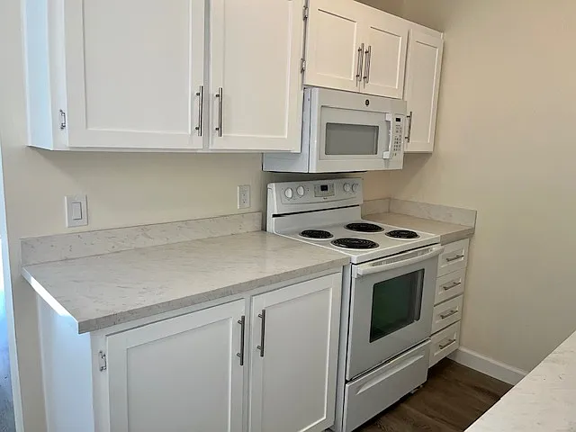 Building Photo - 406 Boardwalk Ave #9