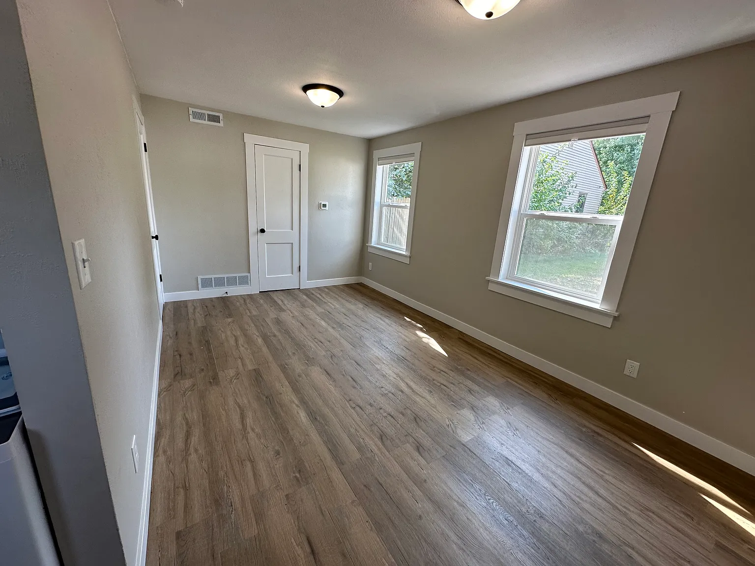 1 bed, 400 sqft, $1,100 — Photo 2