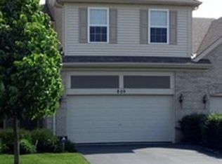 809 Oak Hollow Rd, Crystal Lake, IL 60014