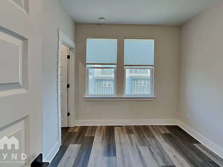 586 W End Dr — Photo 14
