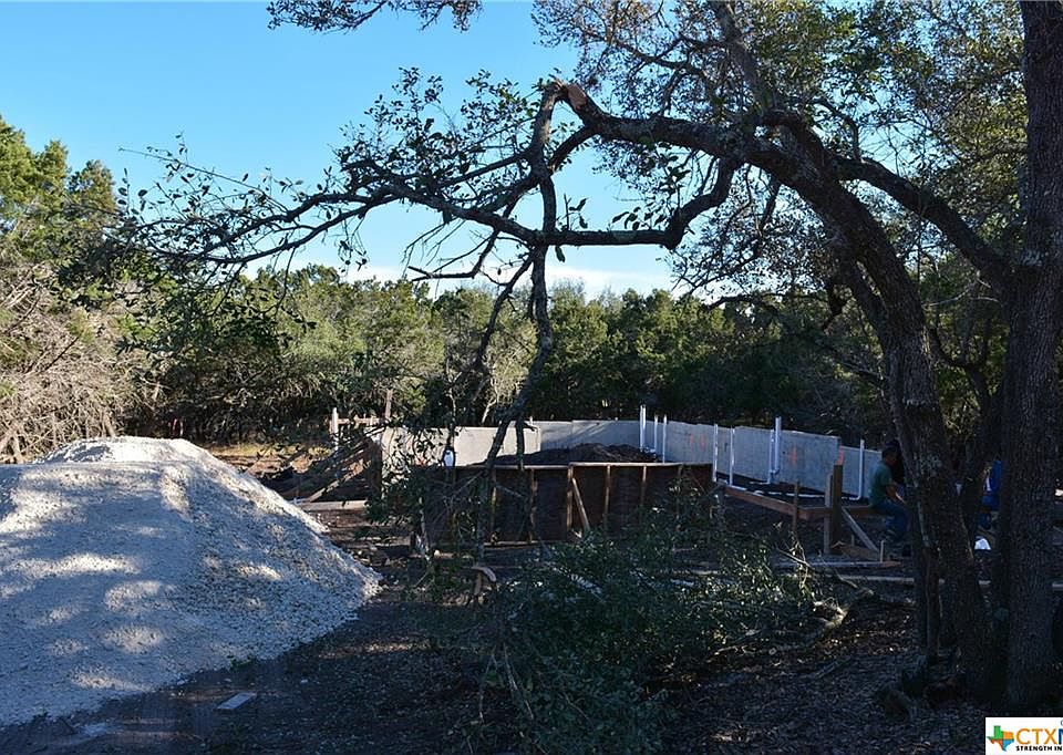 2nd image of 1040 Eastview Dr