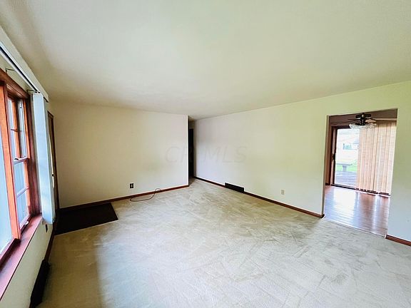 3rd image of 822 Wayne Dr