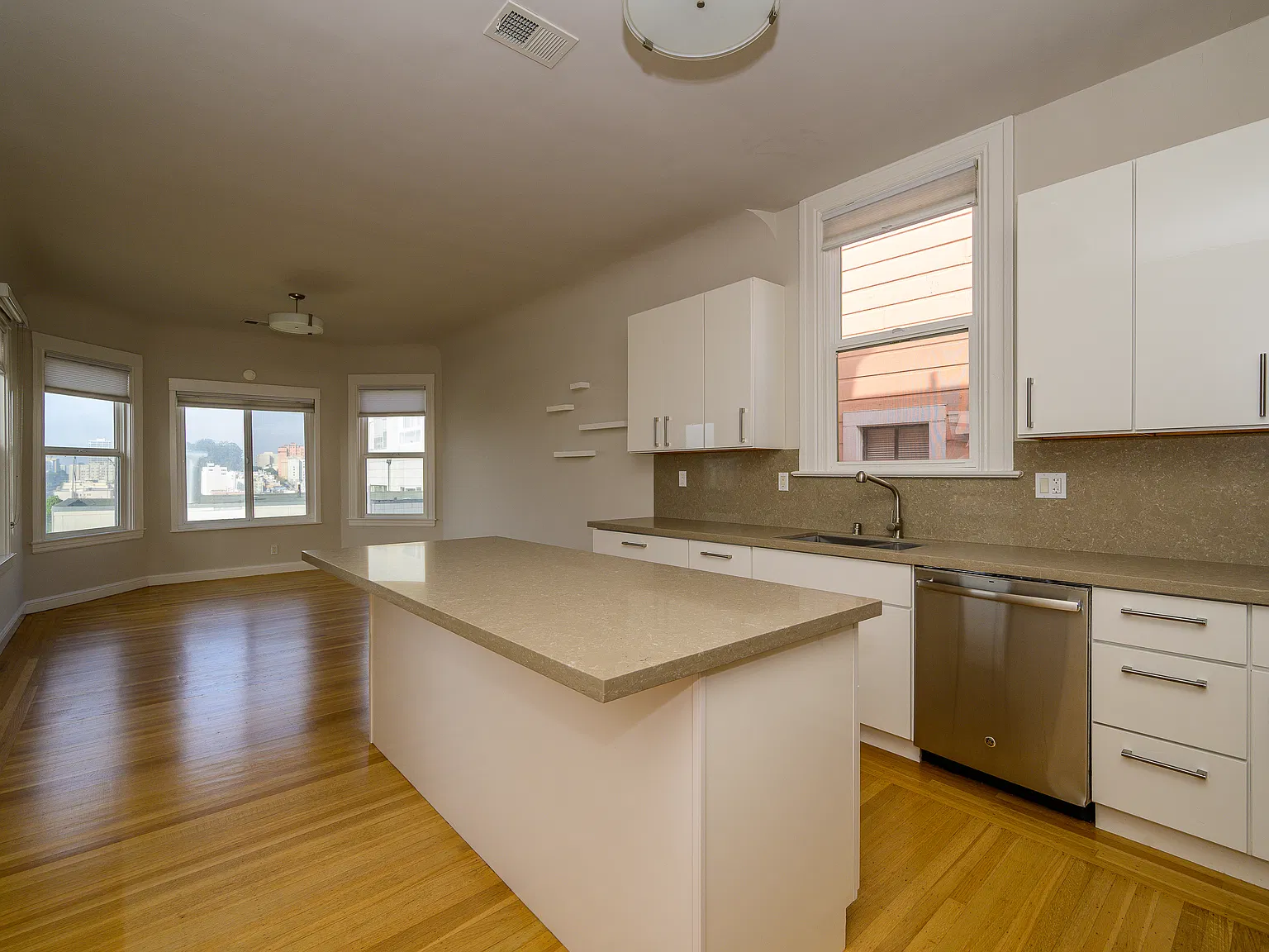 2 bed, 1300 sqft, $6,495 — Photo 1
