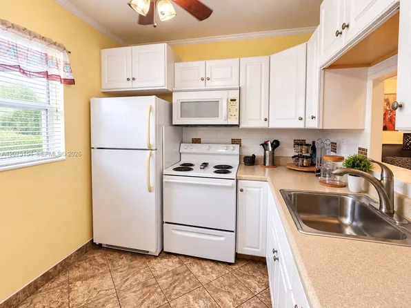 5181 W Oakland Park Blvd #204, Fort Lauderdale, FL 33313