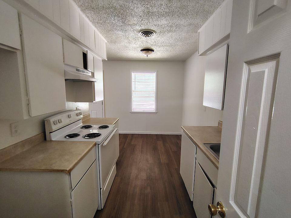 KITCHEN & DINING AREA