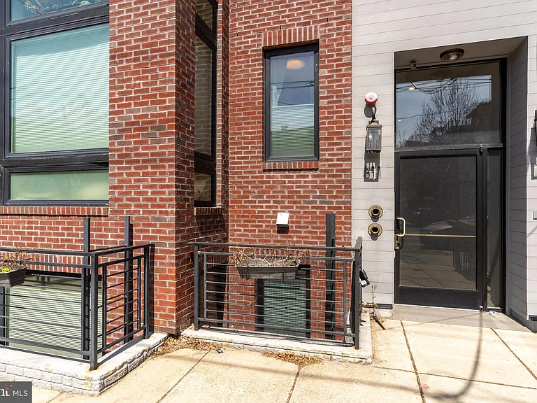 811 Upshur St NW #Penthouse 10 — Photo 36