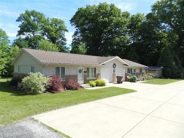 1st image of 4441 Greenwood Dr