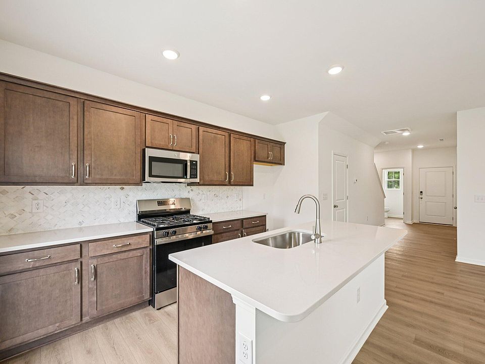 1st image of 600 Rosy Ct