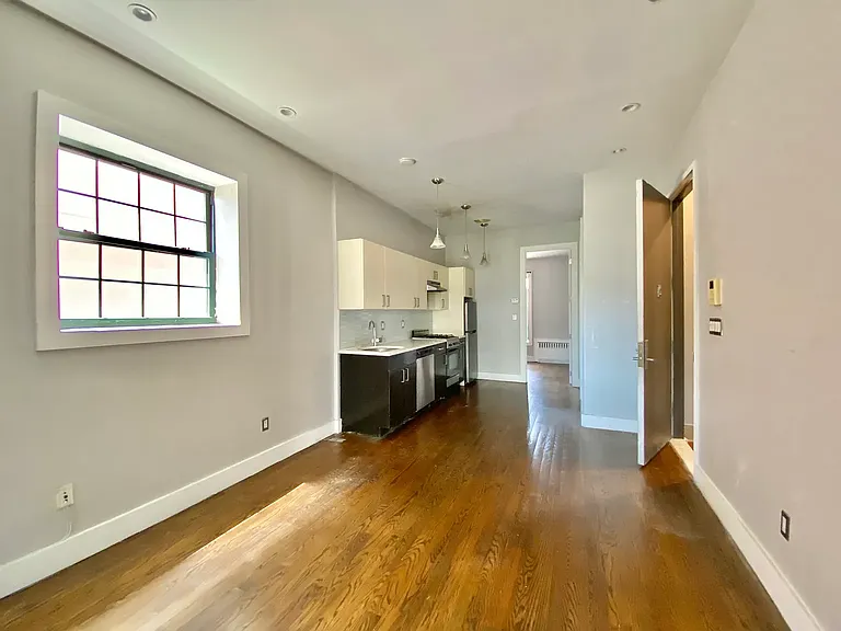 12 Underhill Ave #4L — Photo 8