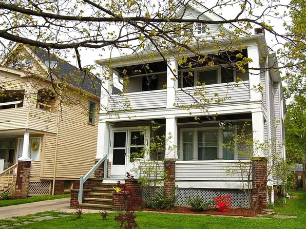 1297 Jackson Ave, Lakewood, OH 44107