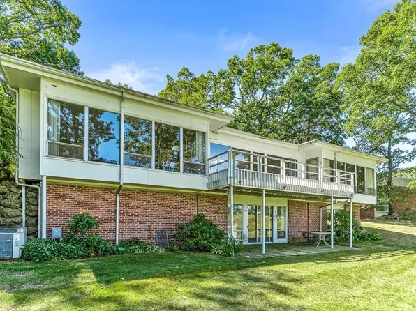 43 Fairgreen Pl, Brookline, MA 02467