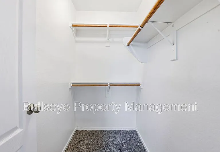310 E Payton St — Photo 21