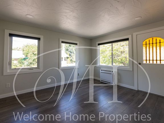 4th image of 4 E Walnut St #B